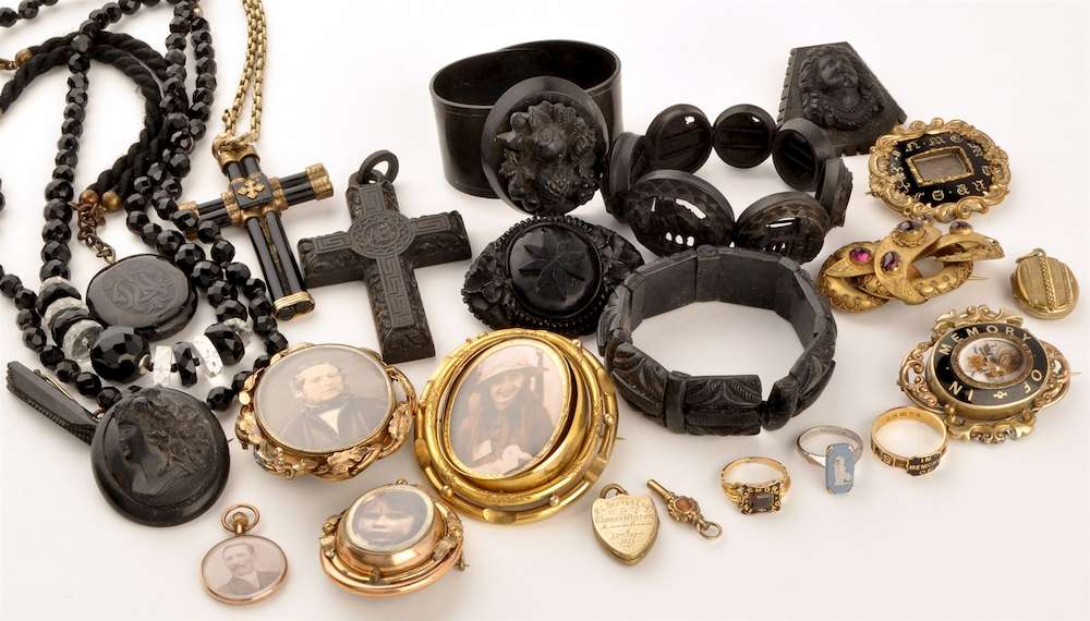 mourning jewelry